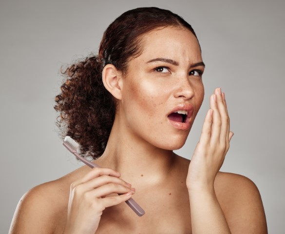 Banish Bad Breath Using These Natural Remedies